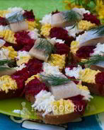 Праздничные бутерброды с сельдью