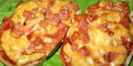 Простой горячий бутерброд с сыром