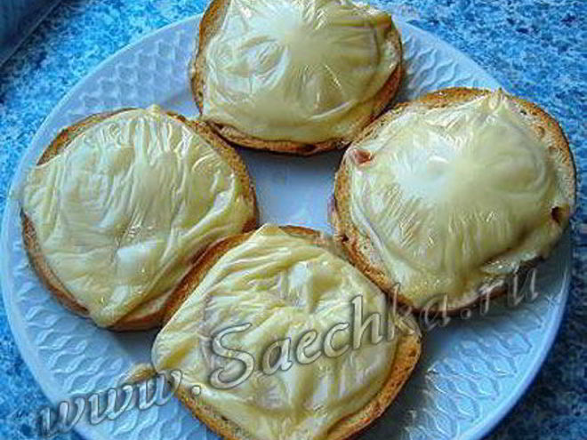 Рецепт самых простых горячих бутербродов с сыром