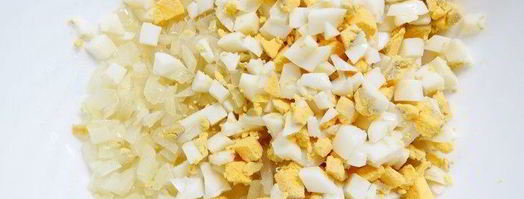 закусочные бутерброды с луком и яйцами. Шаг 5