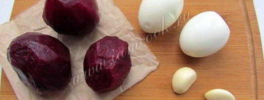 закусочные бутерброды с сельдью, яйцом и свеклой. Шаг 3