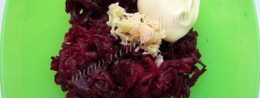 закусочные бутерброды с сельдью, яйцом и свеклой. Шаг 4