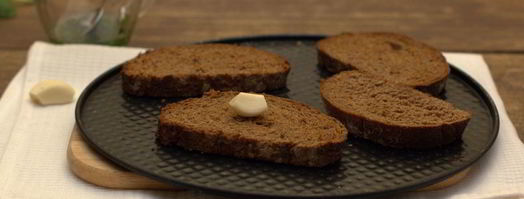 запеченный бутерброд с помидором и моцареллой. Шаг 5