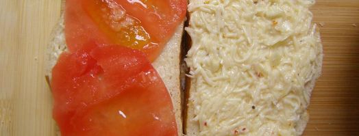 жареные бутерброды с помидорами и сыром. Шаг 5