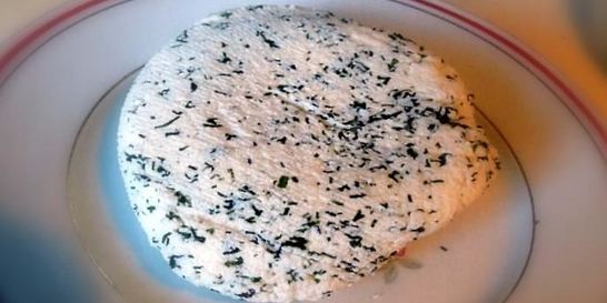 Домашний сыр с зеленью