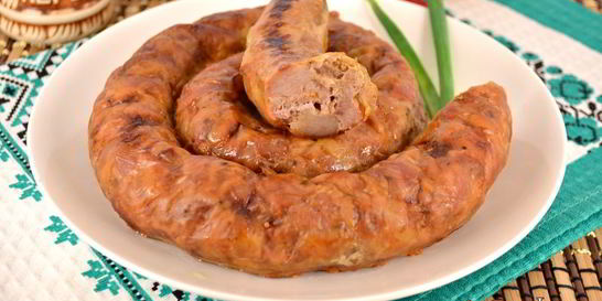 Домашняя колбаса с французской горчицей и луком