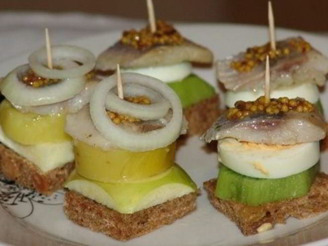 Рецепт канапе с селедкой