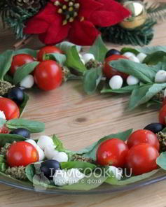 Капрезе Новогодний венок