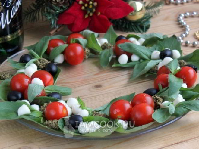 Рецепт капрезе новогоднего венок