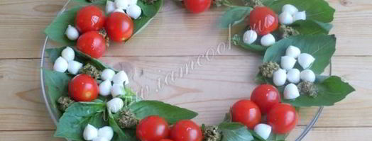 капрезе новогодний венок. Шаг 11