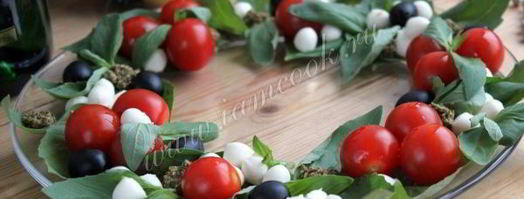 капрезе новогодний венок. Шаг 13