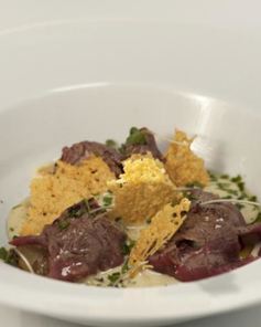 Карпаччо из говядины с соусом олландез