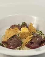 Карпаччо из говядины с соусом олландез