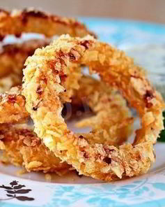 Луковые кольца в чипсах закуска к пиву и белому вину