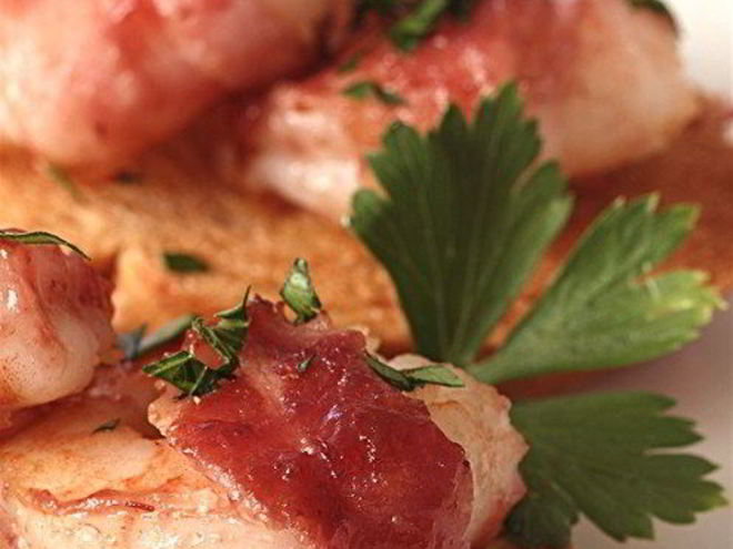 Рецепт маринованных креветок в беконе