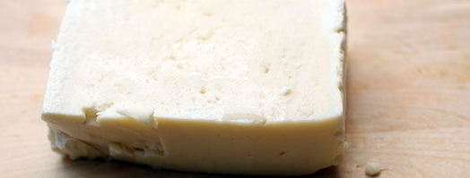 миш-маш из поджаренных яиц, брынзы, свежего перца и специй. Шаг 4