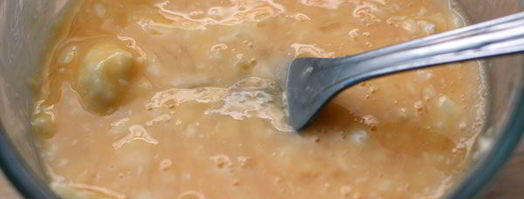 миш-маш из поджаренных яиц, брынзы, свежего перца и специй. Шаг 5