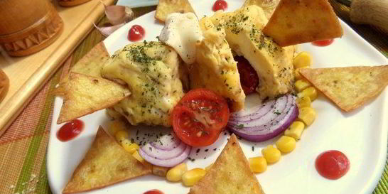 Быстрый омлет из микроволновки с чипсами