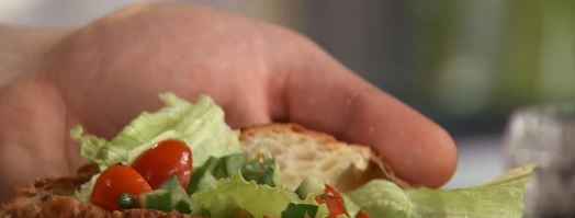 французский омлет и круассан с овощным тартаром. Шаг 3