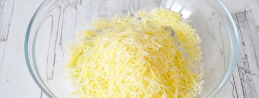 французский омлет с начинкой из сыра и зеленью. Шаг 3