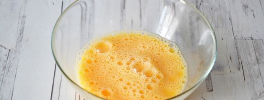 французский омлет с начинкой из сыра и зеленью. Шаг 4