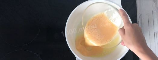 французский омлет с начинкой из сыра и зеленью. Шаг 6