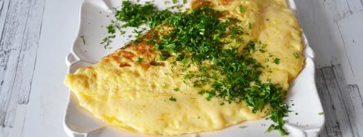французский омлет с начинкой из сыра и зеленью. Шаг 10