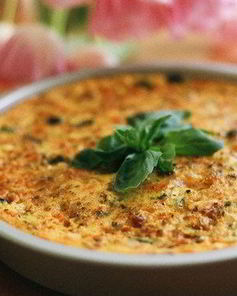 Фриттата из кабачков и моркови с оливками