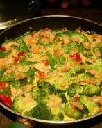 Фриттата с брокколи и копченым лососем