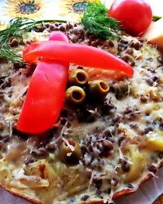 Фриттата с картофелем, чечевицей и оливками