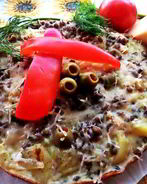 Фриттата с картофелем, чечевицей и оливками