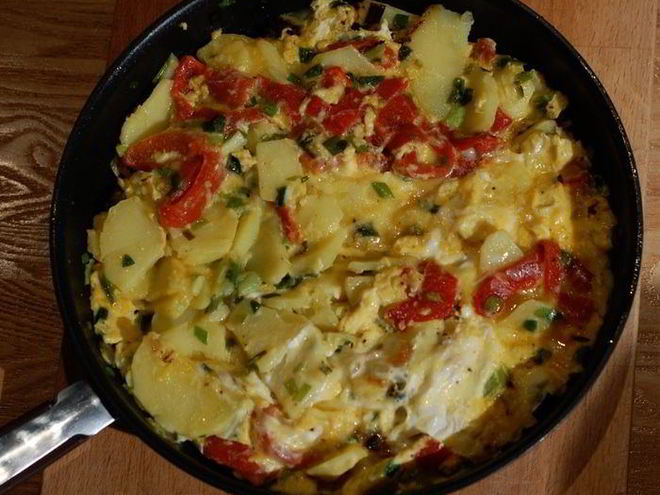 Рецепт фриттаты с картофелем, сладким перцем и зеленым луком