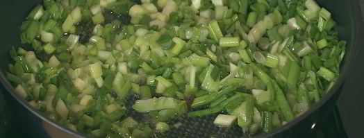 фриттата с картофелем, сладким перцем и зеленым луком. Шаг 2