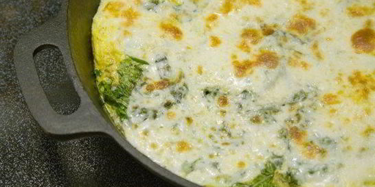 Фриттата с козьим сыром и сыром грюйер