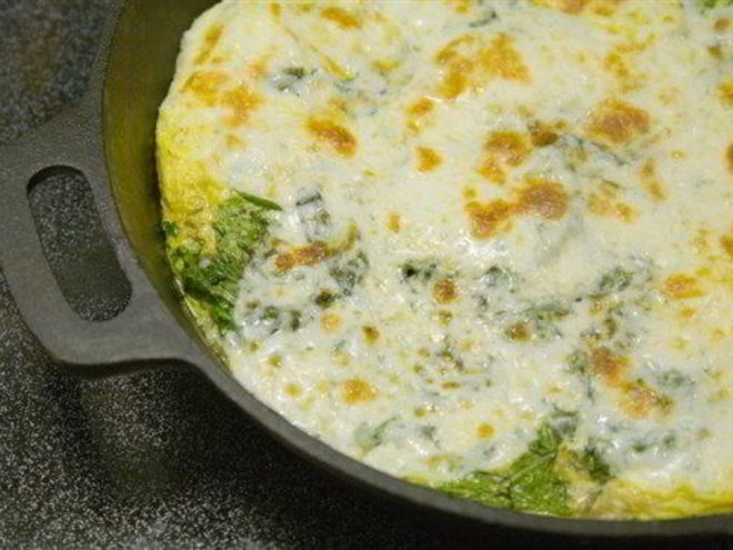 Рецепт фриттаты с козьим сыром и сыром грюйер