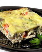 Фриттата с курицей, грибами и зеленым горошком