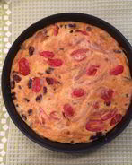 Фриттата с шалотом, помидорами черри и красной фасолью