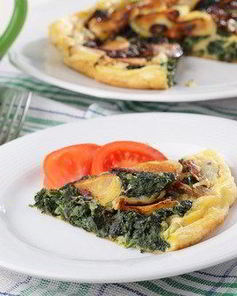 Фриттата со шпинатом, луком и картофелем