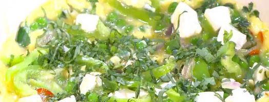 фриттата со сладким перцем, зеленым горошком и фетой. Шаг 12