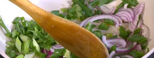 фриттата со сладким перцем, зеленым горошком и фетой. Шаг 3