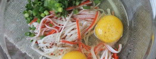 мини-омлеты с крабовыми палочками. Шаг 4