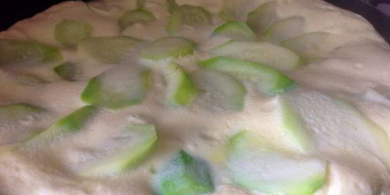 Нежный омлет с кабачками на сковороде