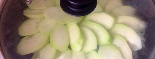 нежный омлет с кабачками на сковороде. Шаг 2