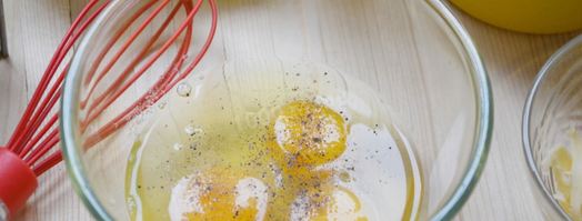 нежный омлет в микроволновке за 3 минуты. Шаг 2