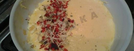 омлет фаршированный с помидорами и перцем. Шаг 4