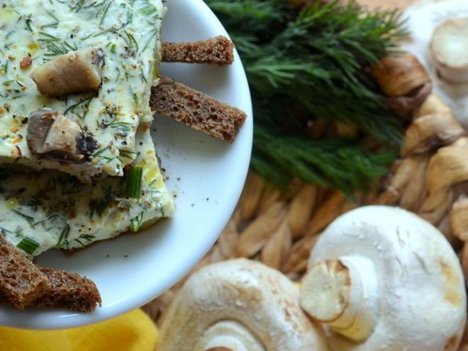 Рецепт омлета на сметане с шампиньонами и кабачками