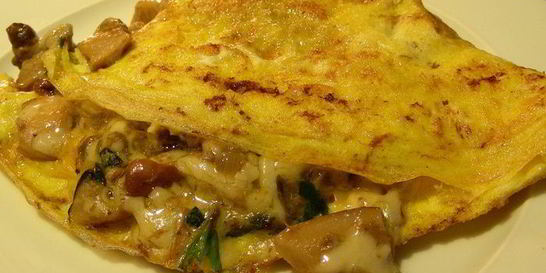 Омлет с белыми грибами и эстрагоном по-французски