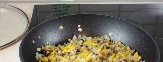 омлет с грибами и картофелем. Шаг 3