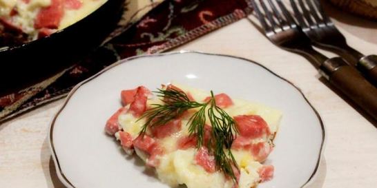 Омлет с колбасой