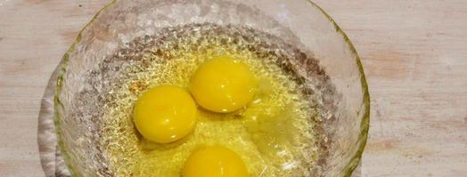 омлет с колбасой. Шаг 2